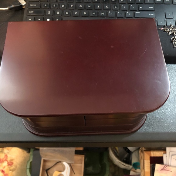 Nice n Compact. Smooth Mahogany finish. Simple design. JEWELRY BOX VINTAGE AVON - Picture 8 of 15